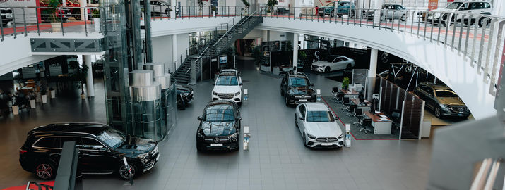 Розпродаж автомобілів Mercedes-Benz 2022 року виробництва
